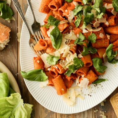 tikka masala pasta - a flavor packed weeknight pasta dinner and your new favorite way to use tikka masala sauce