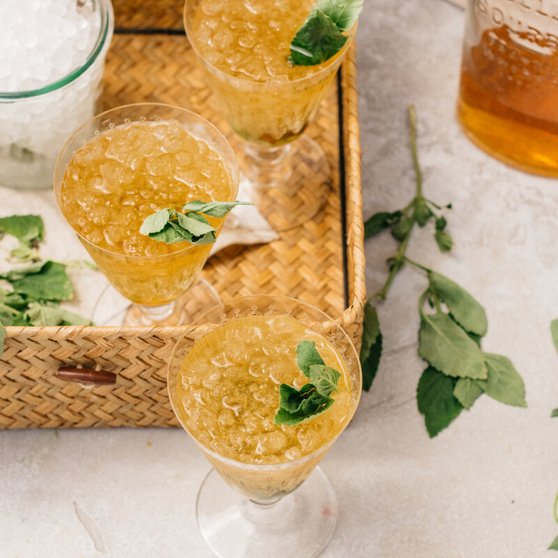 simple easy mint julep bourbon cocktail