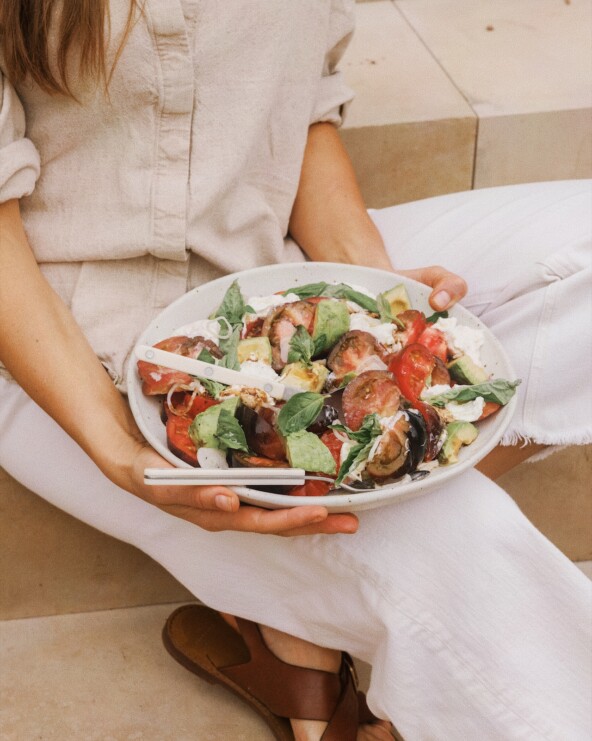 Avocado caprese salad_what I eat in a busy day