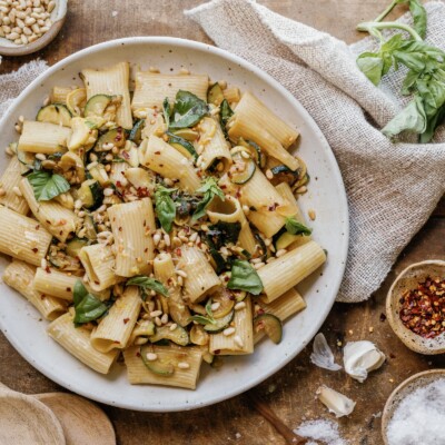 zucchini pasta on plate_zucchini pasta