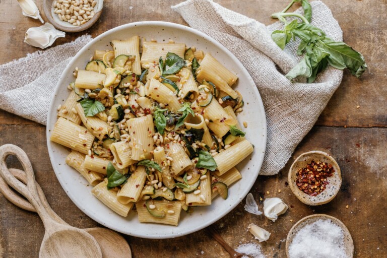 zucchini pasta on plate_zucchini pasta